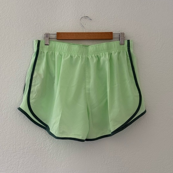 Nike Women’s Dri-FIT Tempo Running Shorts X-Large Lightweight Mesh Lime Green - Picture 3 of 11